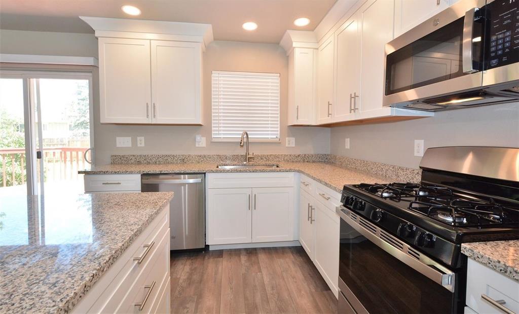 Image 8 of 26: Kitchen