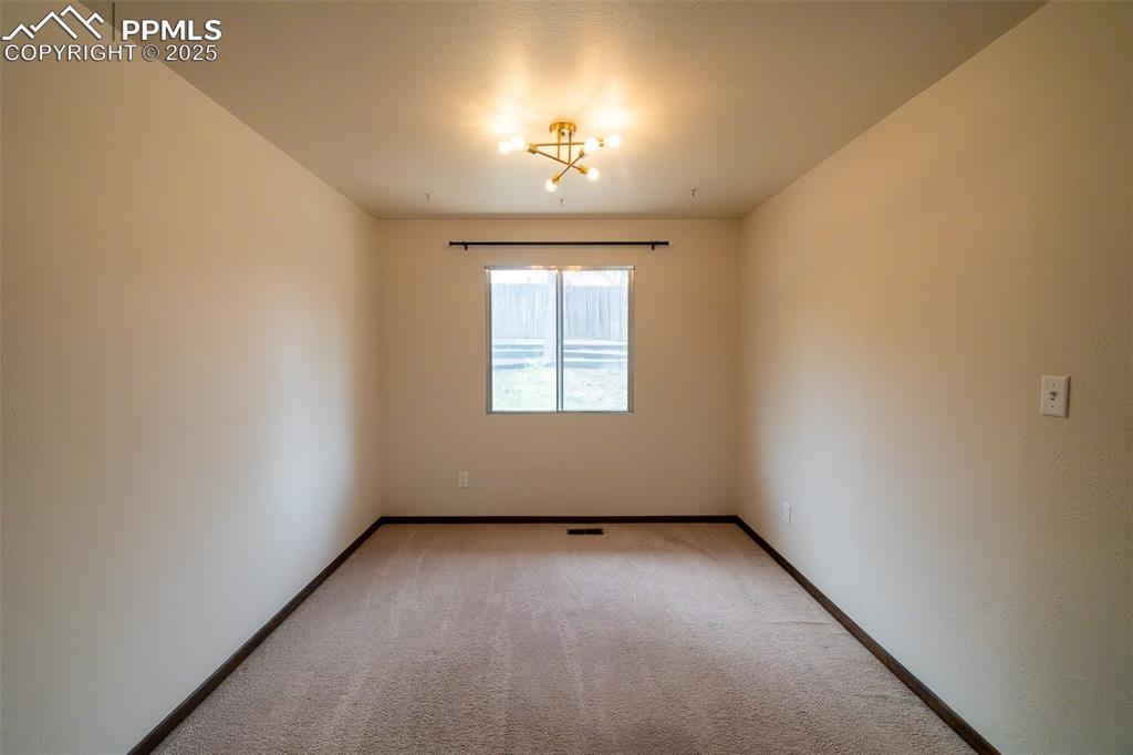 Image 11 of 45: Dining Room