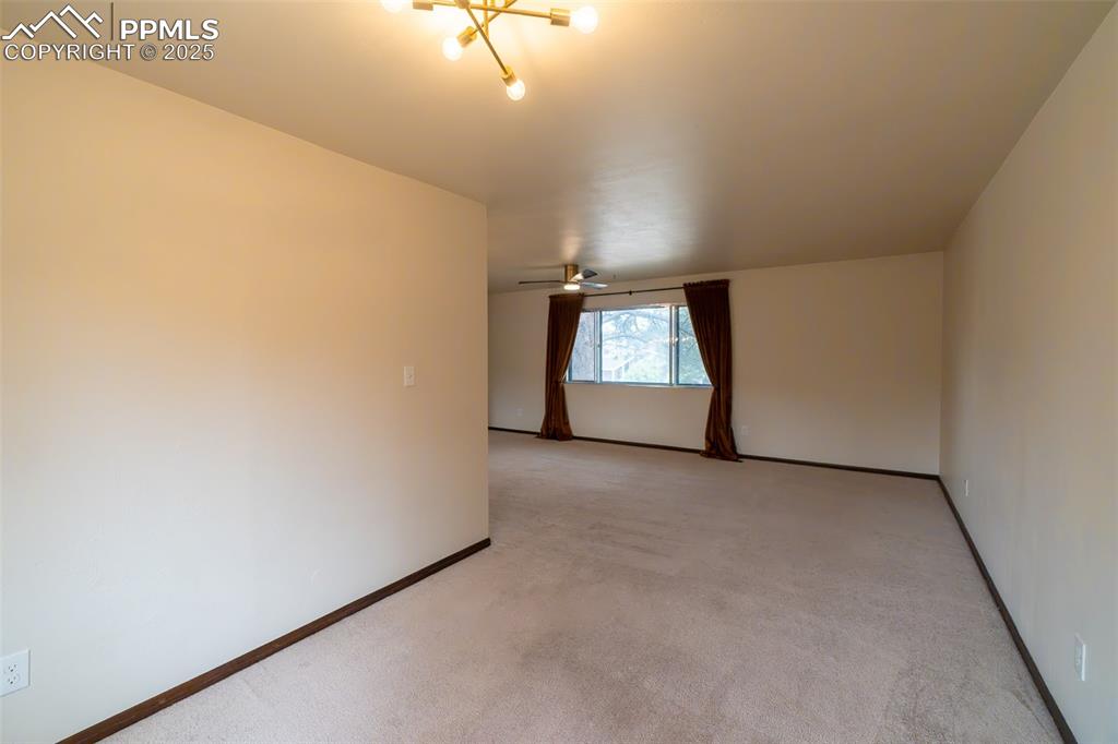 Image 12 of 45: Dining Area