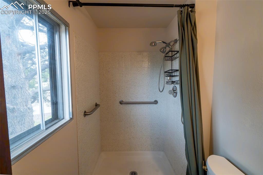 Image 19 of 45: Ensuite Bathroom 