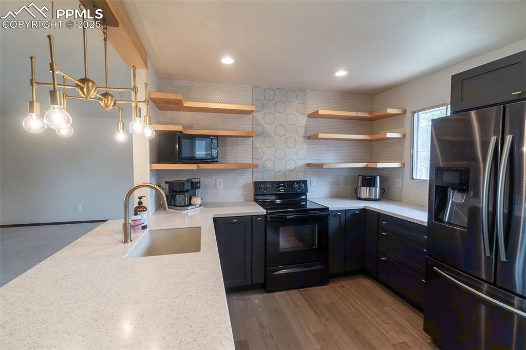 Image 9 of 45: Kitchen