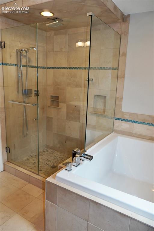 Image 11 of 36: Bathroom