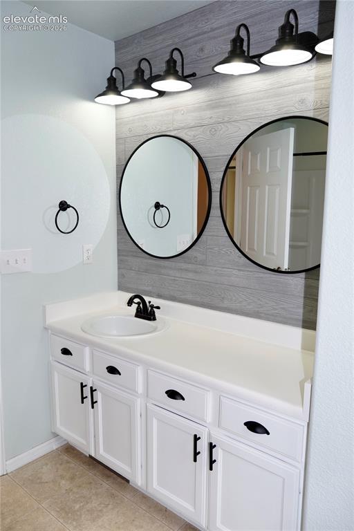 Image 12 of 36: Bathroom