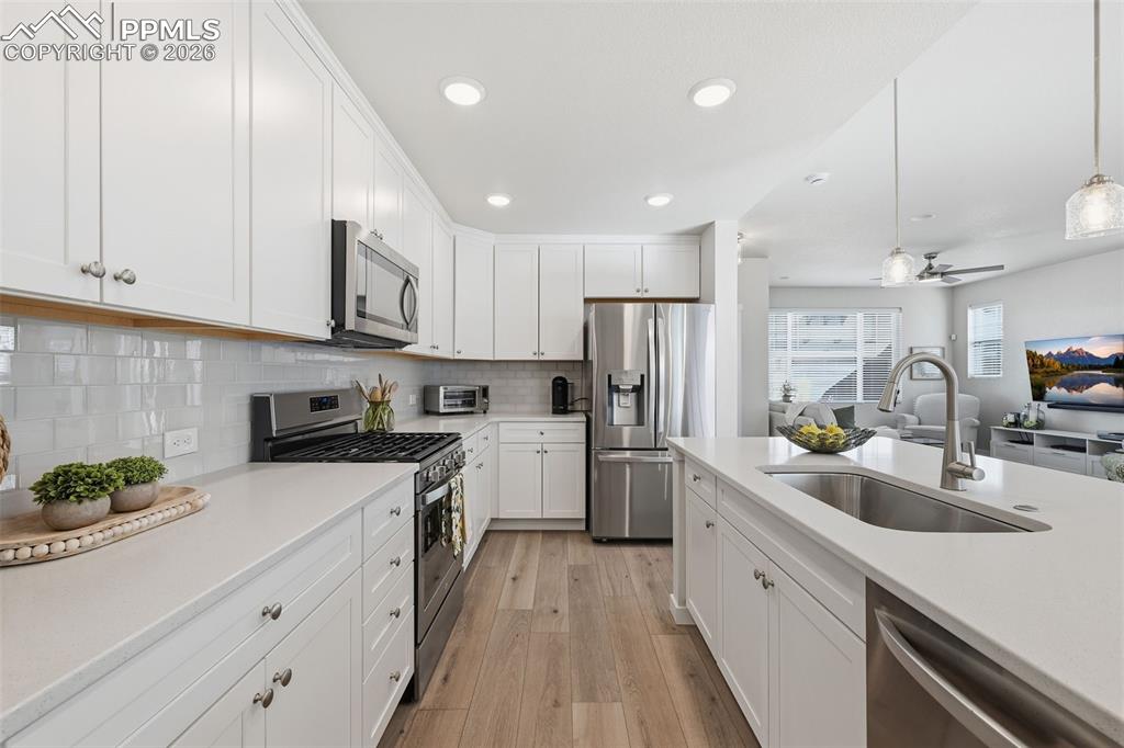 Image 17 of 32: Tons of storage!