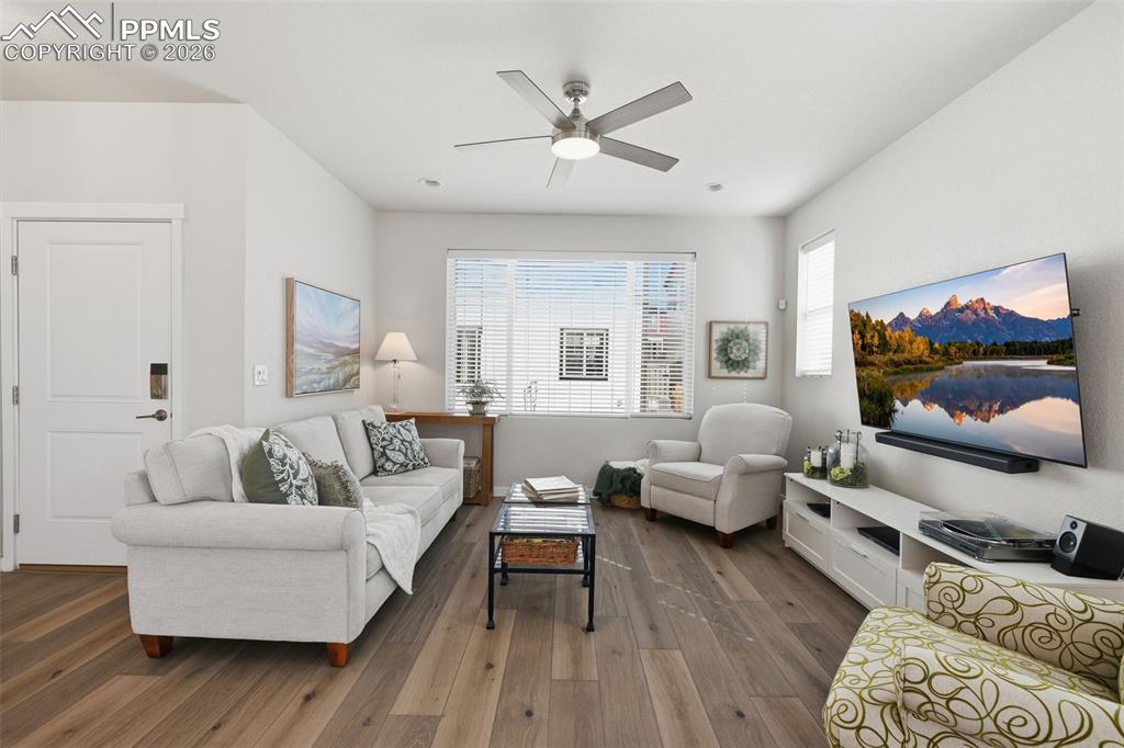 Image 8 of 32: Beautiful wood laminate flooring and light walls