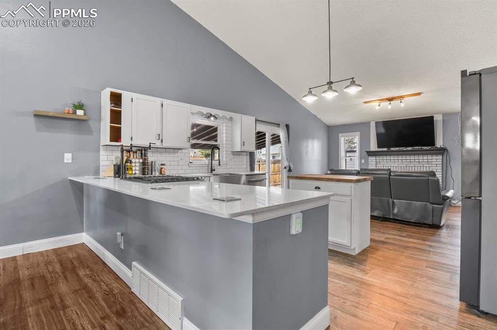 Image 12 of 46: Kitchen