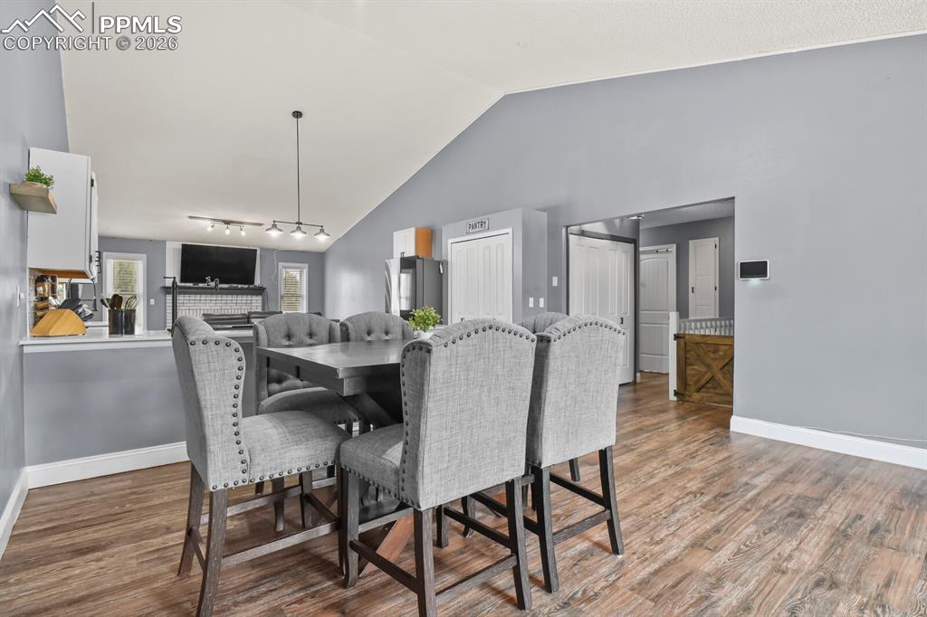 Image 13 of 46: Dining Area