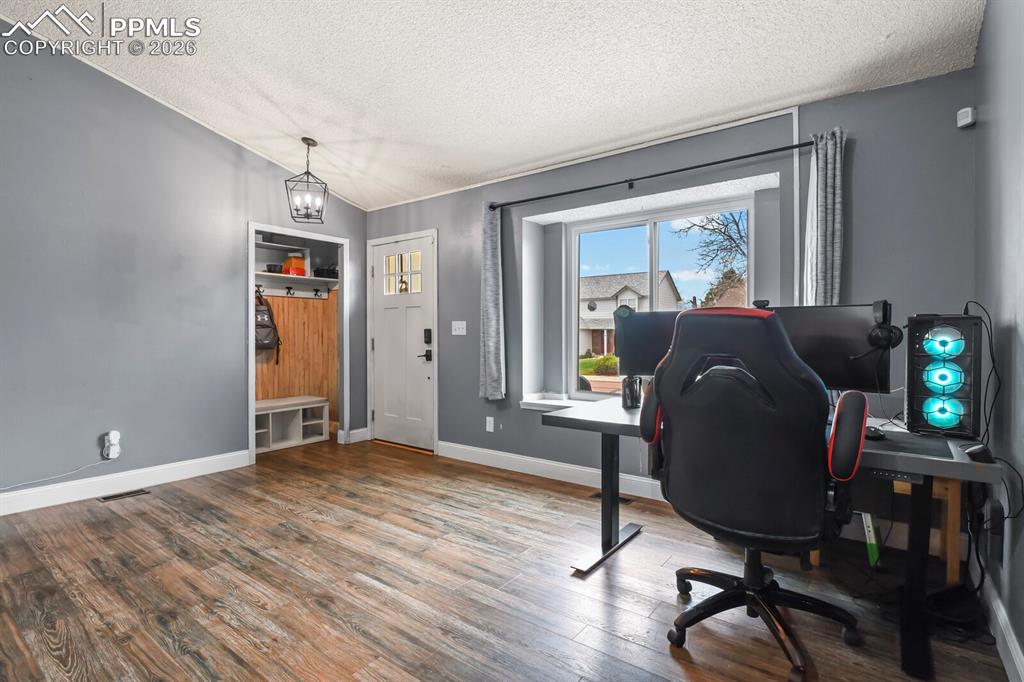 Image 14 of 46: Office