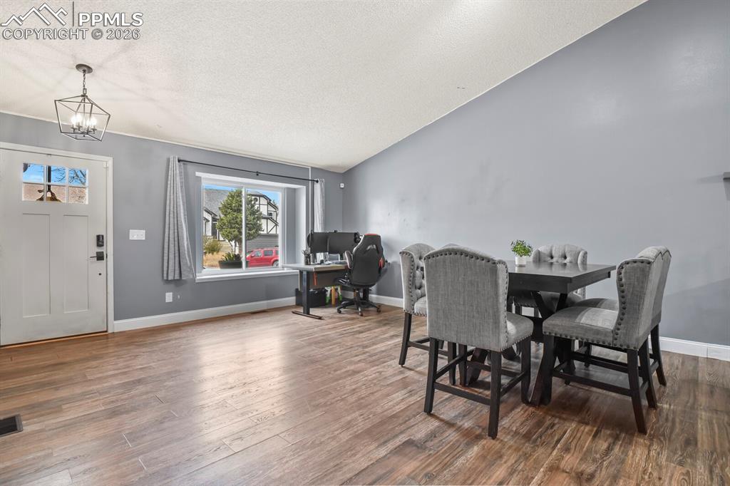 Image 15 of 46: Dining Area