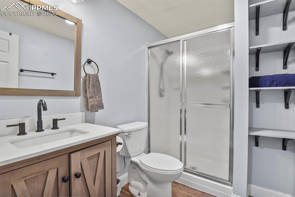 Image 23 of 46: Bathroom