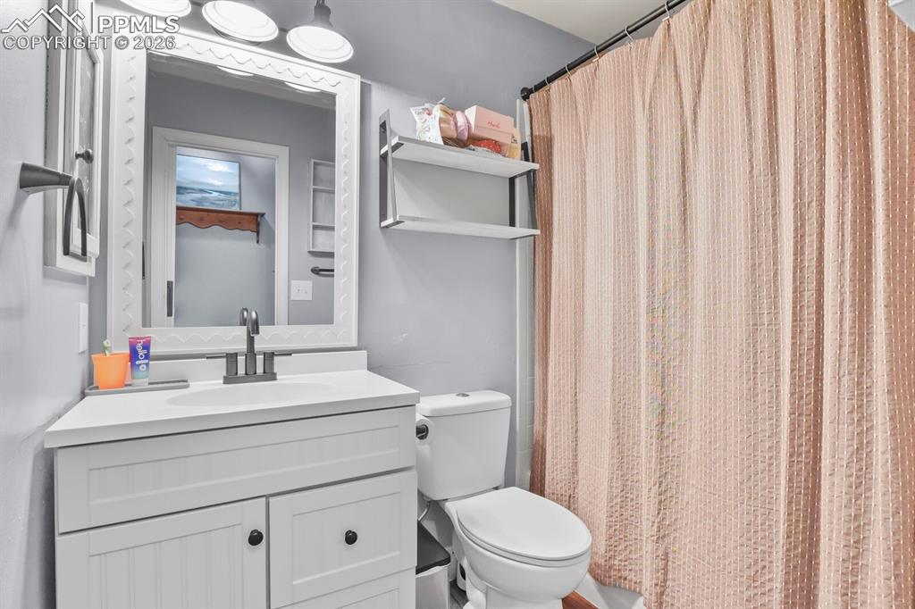 Image 30 of 46: Bathroom