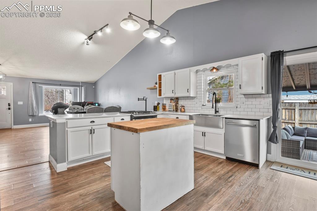 Image 8 of 46: Kitchen