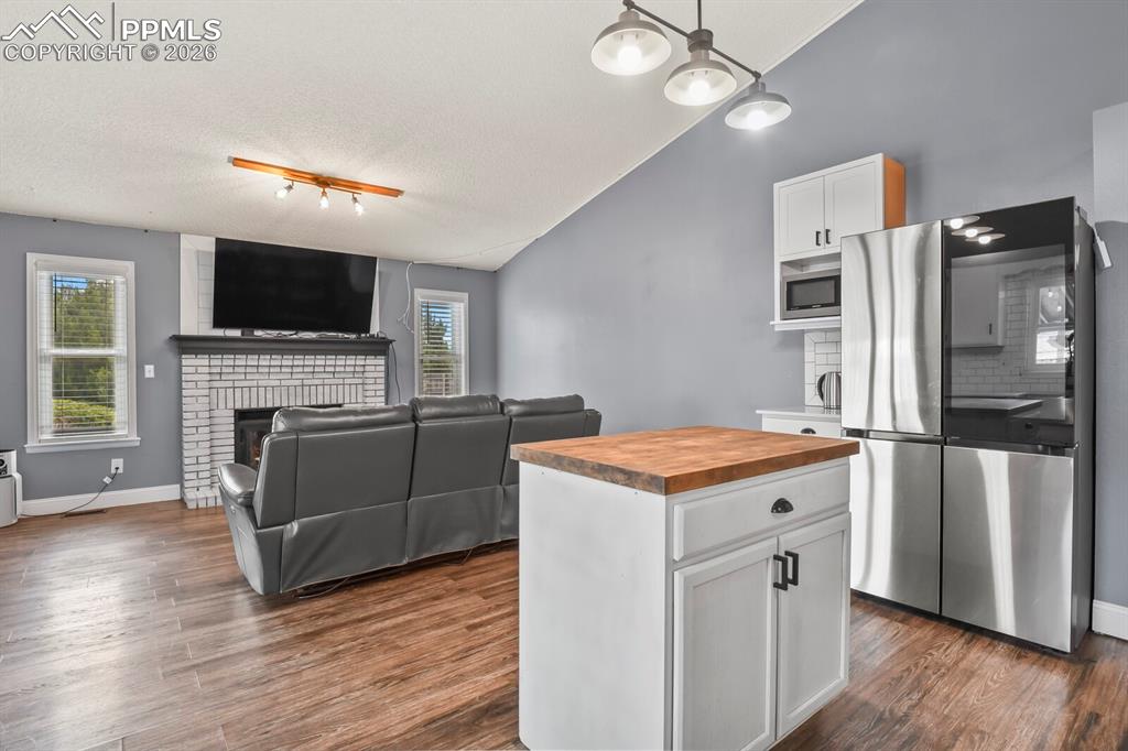 Image 9 of 46: Kitchen