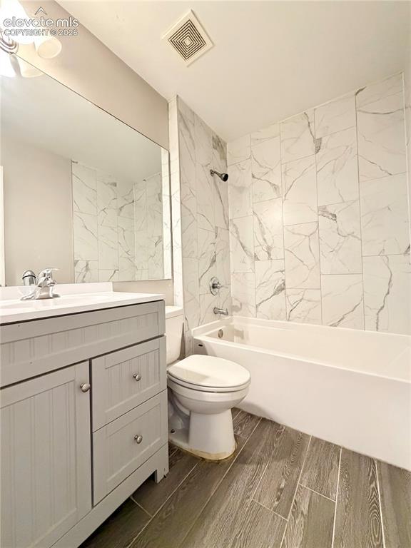 Image 5 of 16: Bathroom
