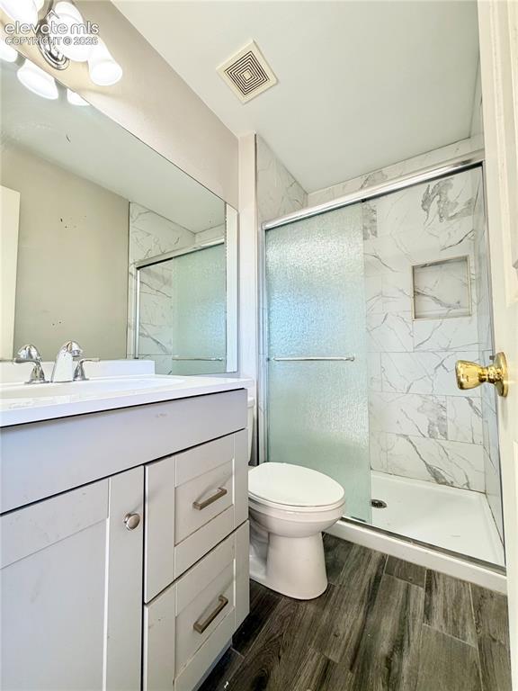 Image 7 of 16: Bathroom