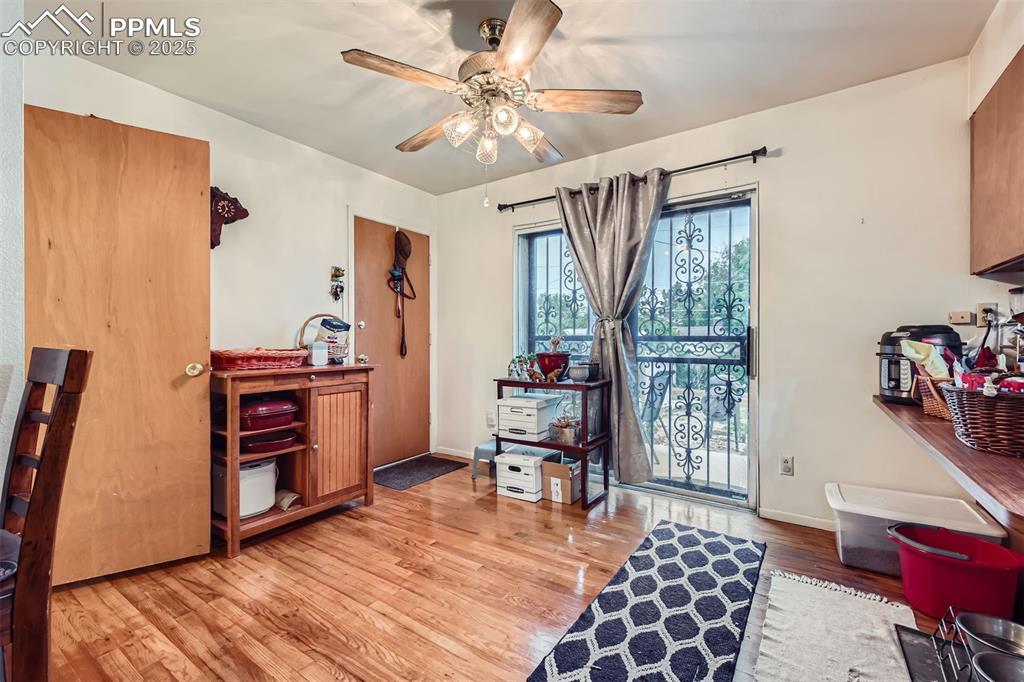 Image 19 of 28: Sitting Room