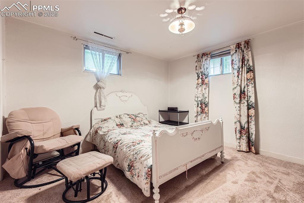 Image 26 of 28: Bedroom