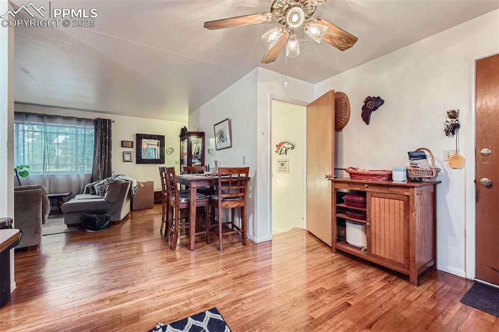 Image 5 of 28: Dining Area