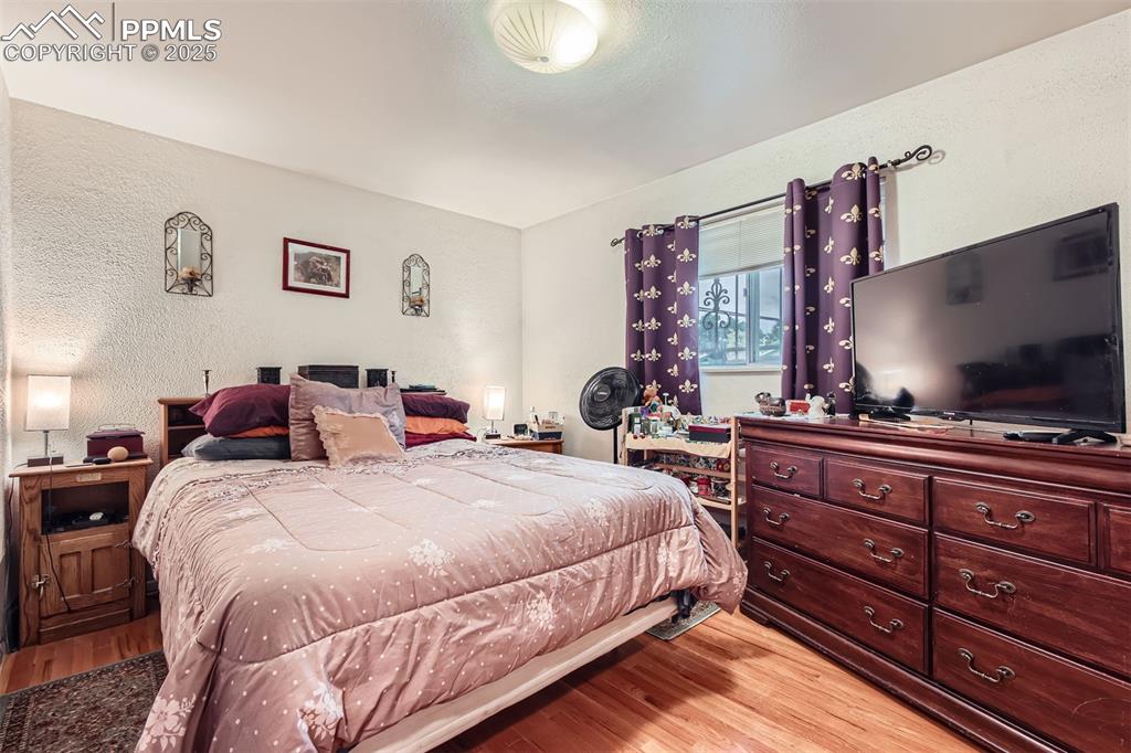 Image 6 of 28: Bedroom