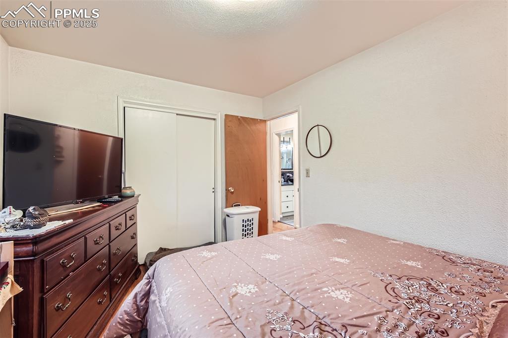 Image 7 of 28: Bedroom