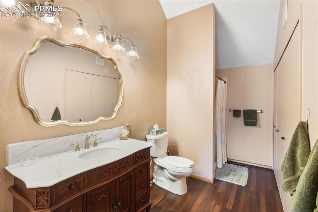 Image 16 of 23: upstairs attached bathroom