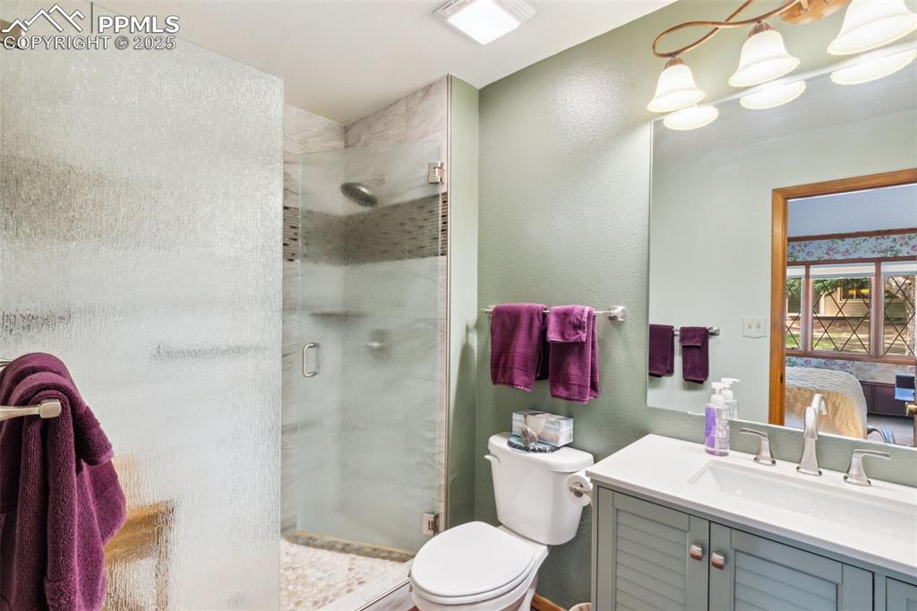 Image 9 of 23: Bathroom
