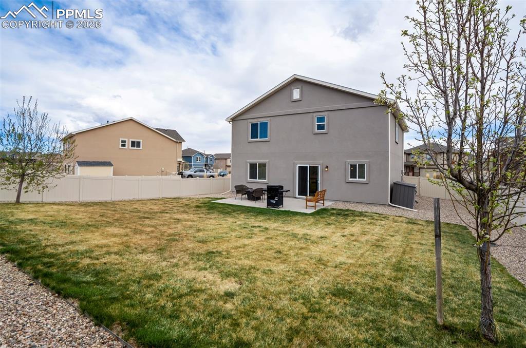 Image 38 of 45: Spacious yard on all sides. 