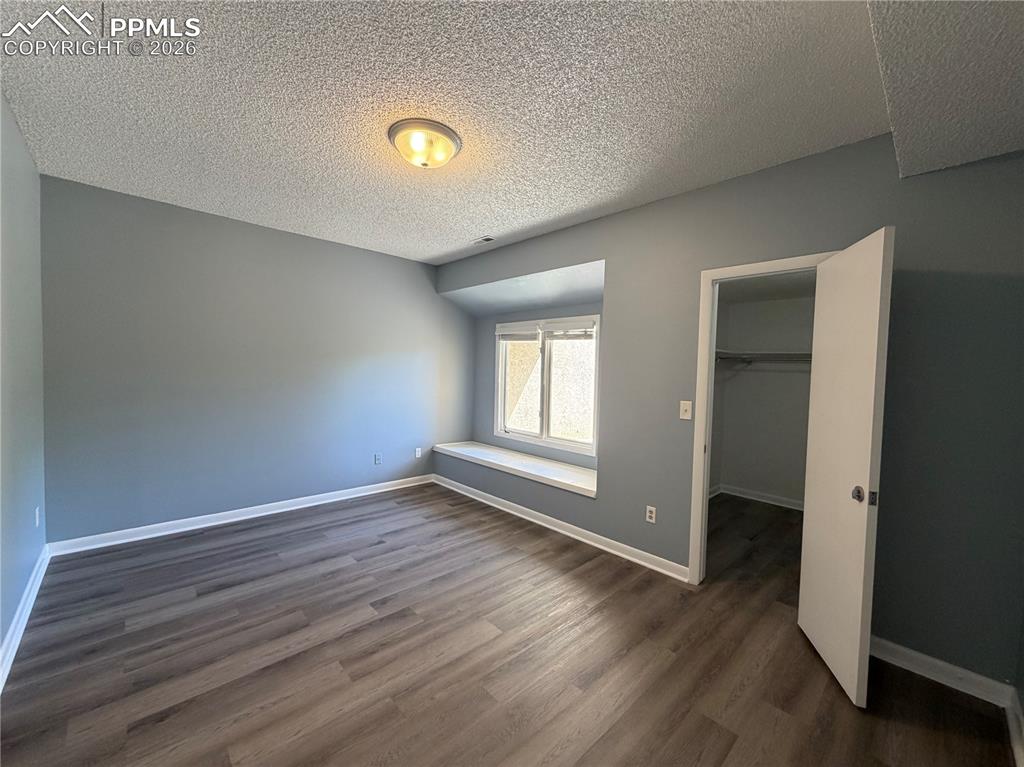 Image 12 of 20: Bedroom