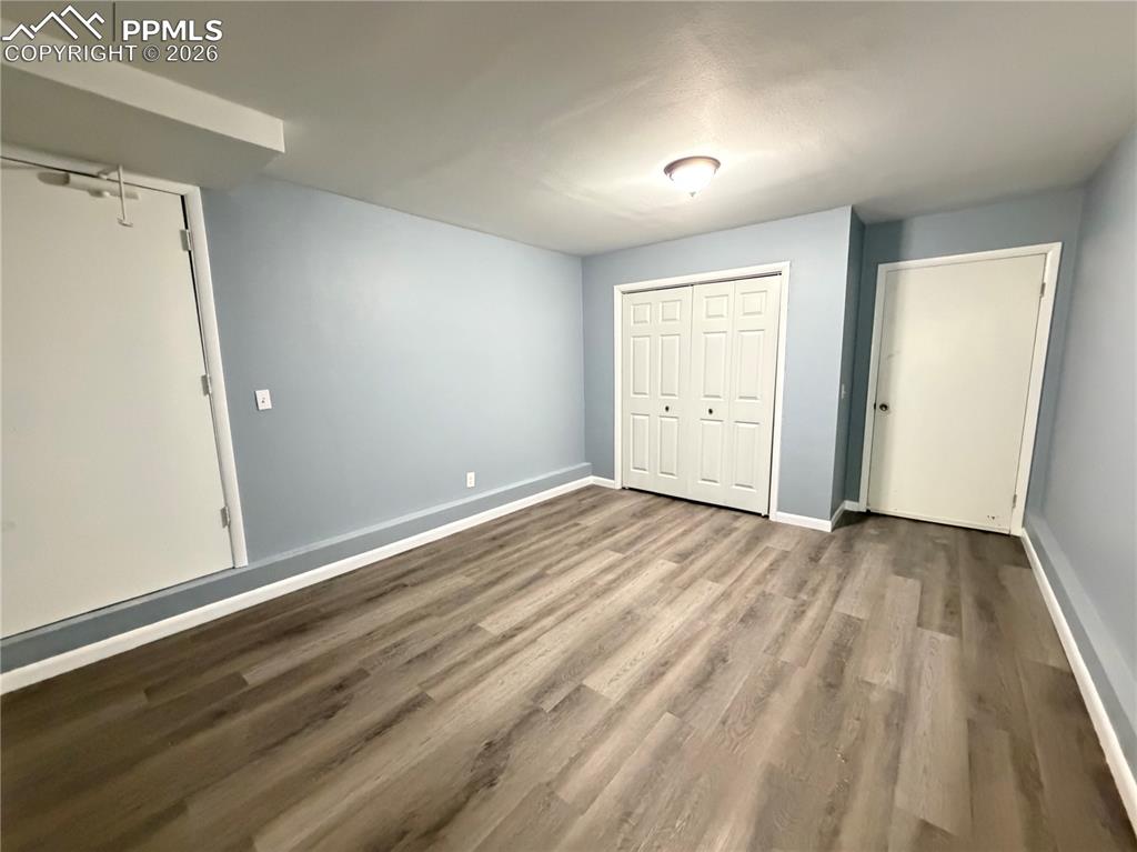 Image 14 of 20: Bedroom