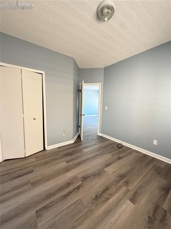 Image 16 of 20: Bedroom
