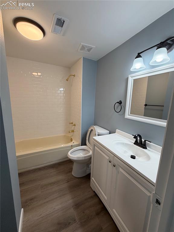 Image 17 of 20: Bathroom