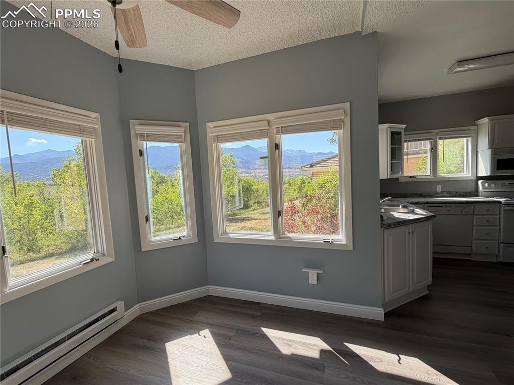 Image 5 of 20: Dining Area