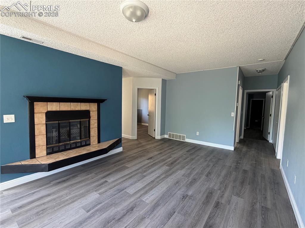 Image 6 of 20: Living Room