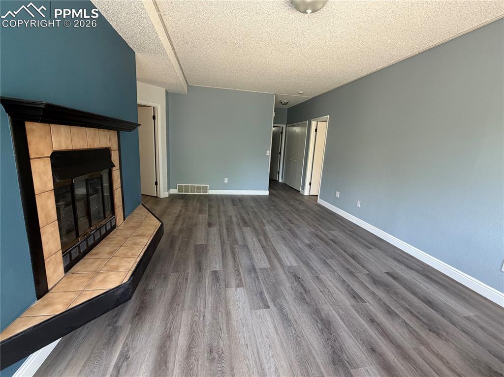 Image 7 of 20: Living Room