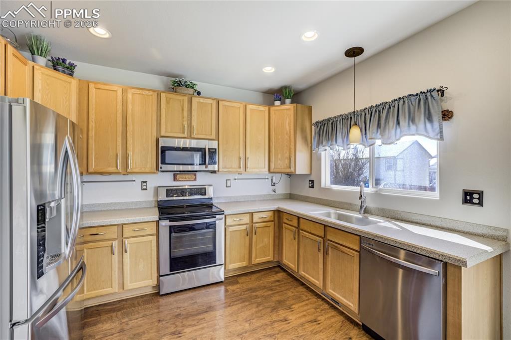 Image 11 of 50: Kitchen