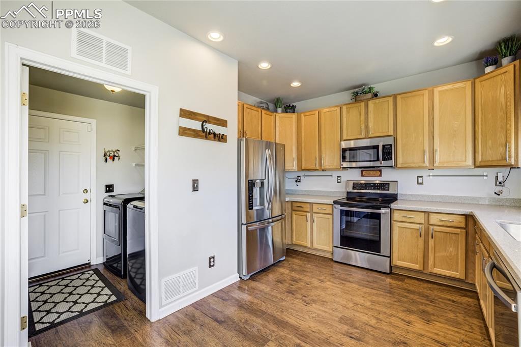 Image 13 of 50: Kitchen