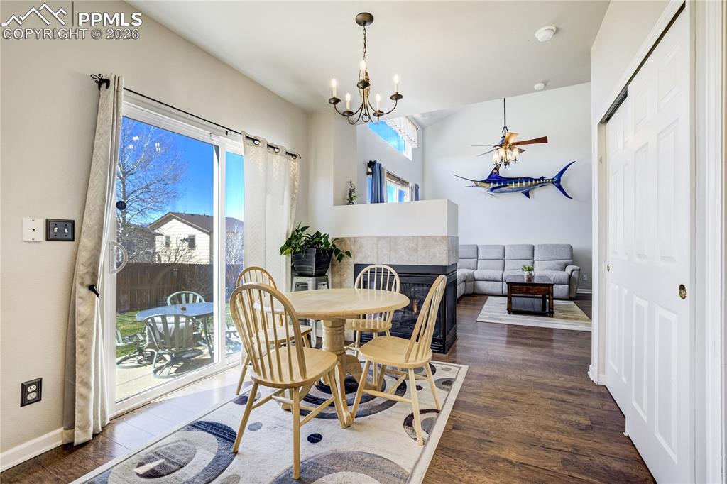 Image 17 of 50: Dining Area