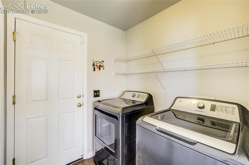 Image 19 of 50: Laundry