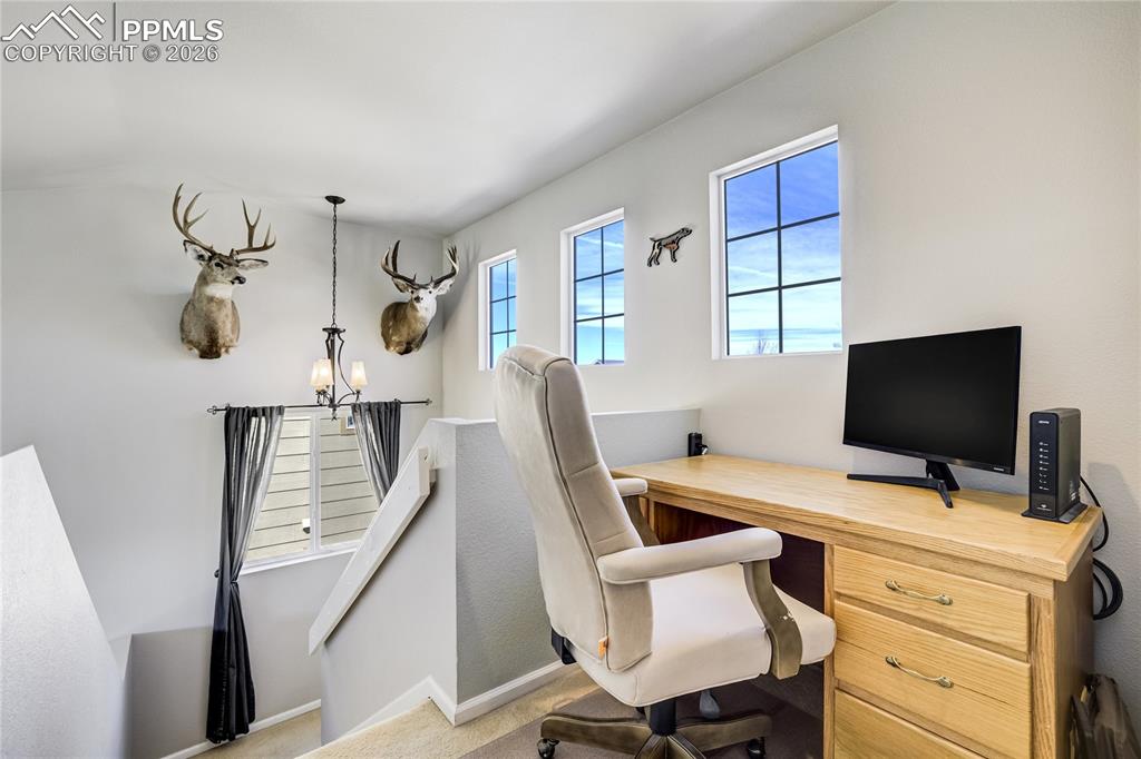 Image 22 of 50: Office