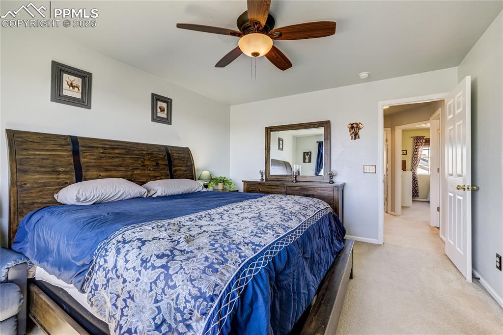 Image 26 of 50: Bedroom