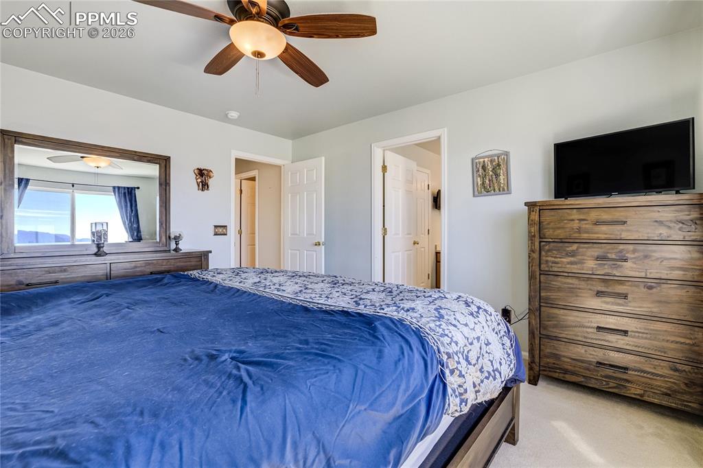 Image 27 of 50: Bedroom