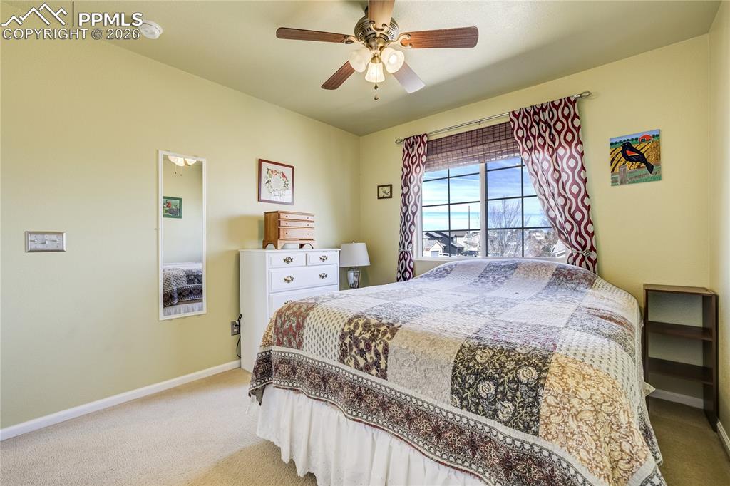 Image 31 of 50: Bedroom