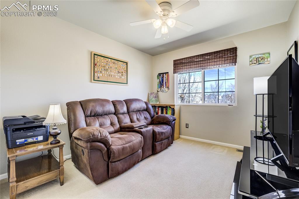 Image 33 of 50: Living Room