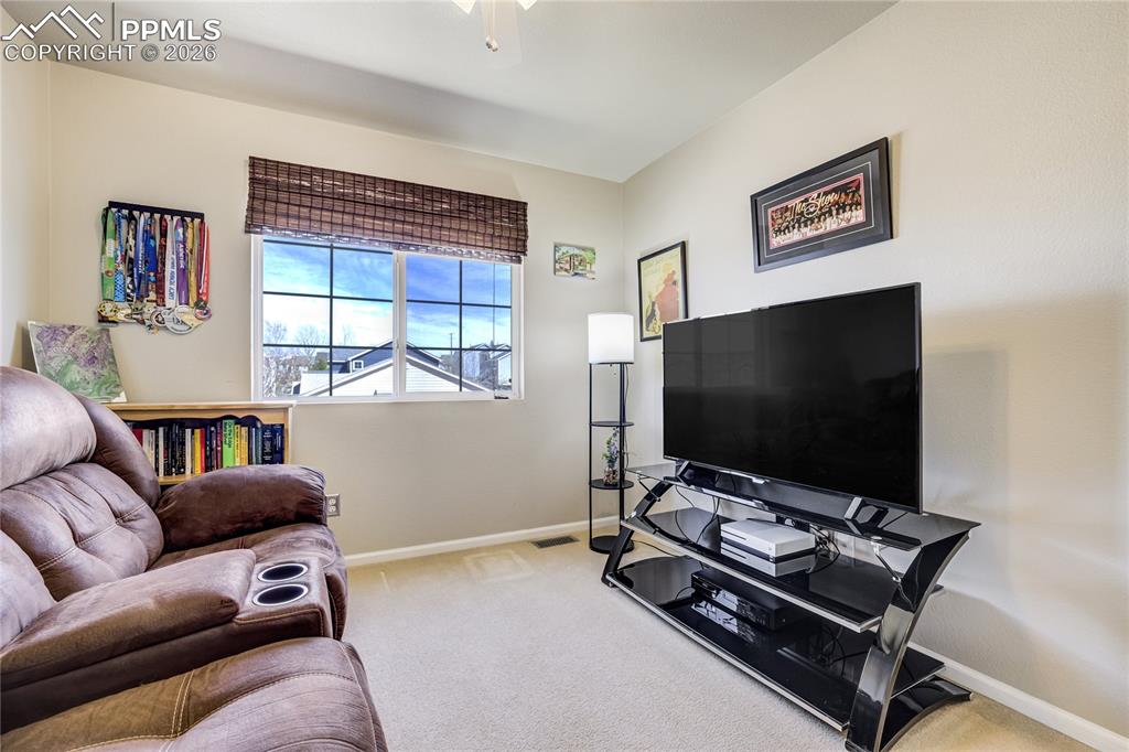 Image 34 of 50: Living Room