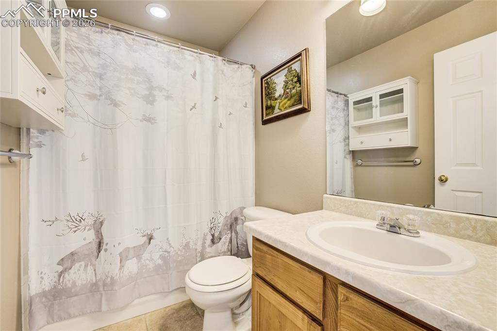 Image 36 of 50: Bathroom