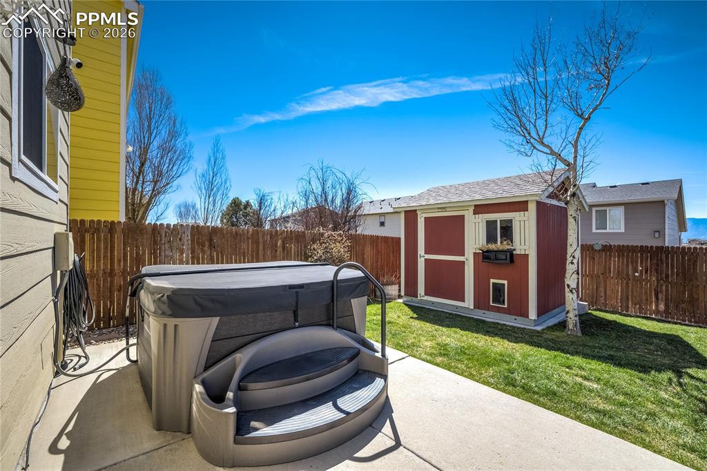 Image 40 of 50: Patio