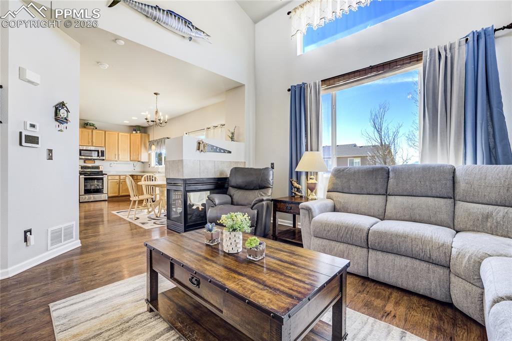 Image 9 of 50: Living Room