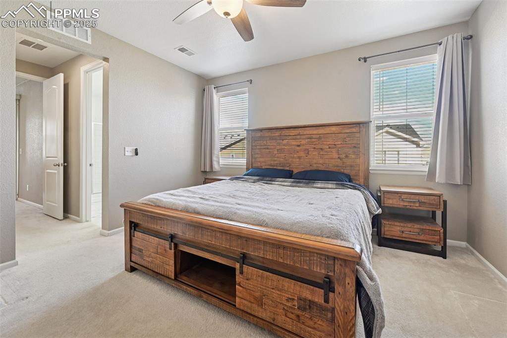 Image 14 of 24: Bedroom