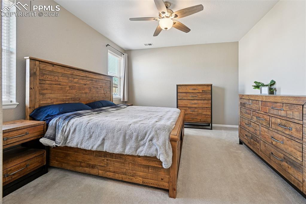 Image 15 of 24: Bedroom