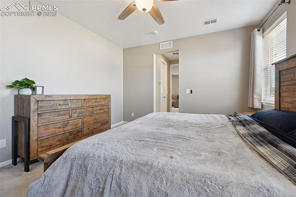 Image 16 of 24: Bedroom